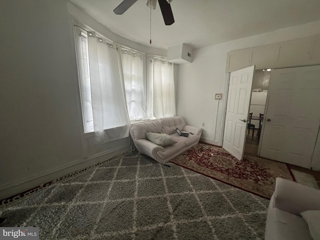 carpeted living room featuring ceiling fan