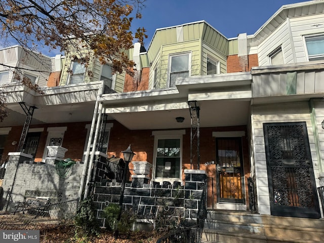 view of front facade featuring a porch