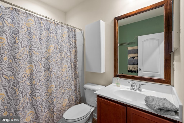 6616 Osborne Hill Dr, Upper Marlboro, MD 20772 - full bathroom featuring vanity, toilet, and a shower with curtain