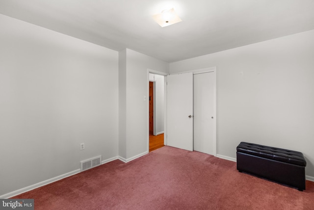 unfurnished bedroom with carpet flooring and a closet