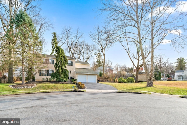 view of front facade featuring a garage and a front yard