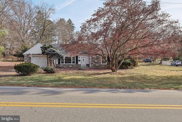 view of front facade with a garage and a front yard