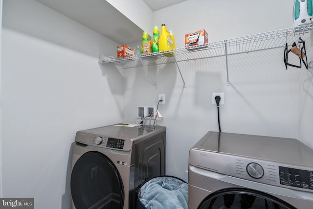 laundry area featuring washer and clothes dryer