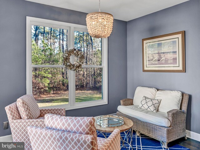 sitting room featuring a notable chandelier