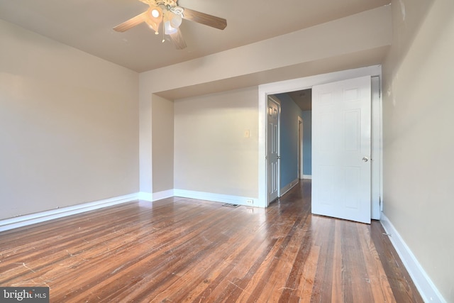 empty room featuring dark hardwood / wood-style floors and ceiling fan