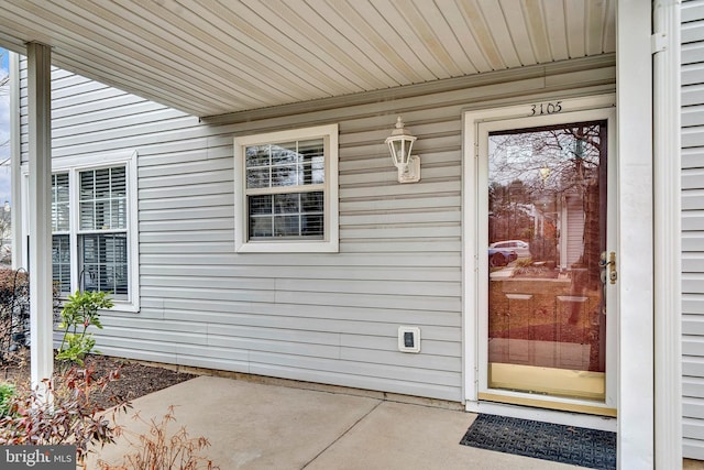 doorway to property featuring covered porch