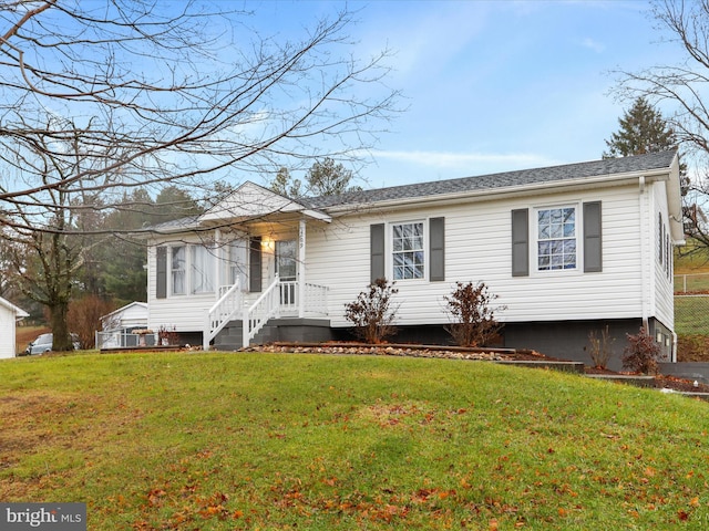 view of front of home featuring a front lawn