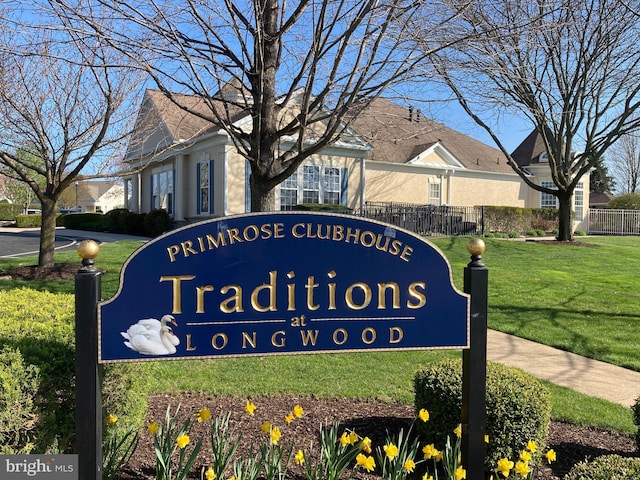 community sign with a yard