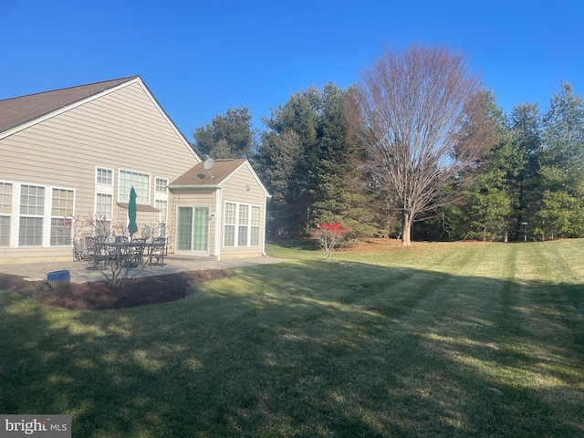 view of yard with a patio