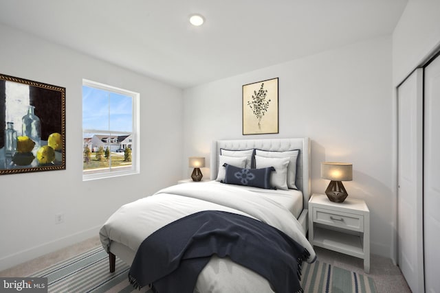 bedroom featuring carpet flooring and a closet