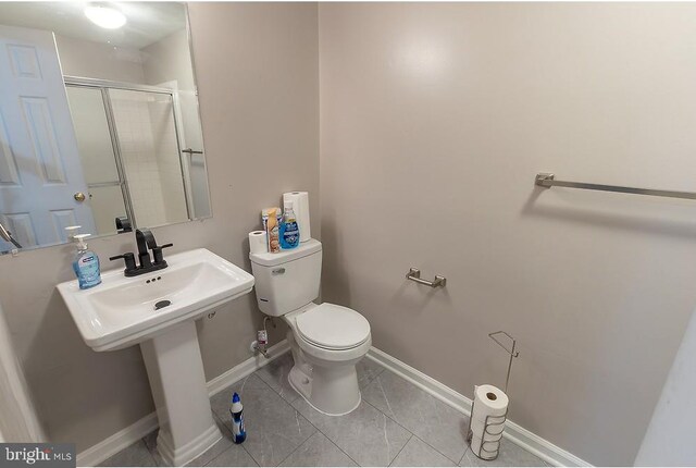 5310 Kelmscot Rd, Rosedale, MD 21237 - full bathroom featuring a sink, baseboards, a stall shower, and toilet