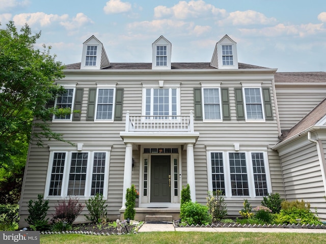 view of front of home featuring a balcony