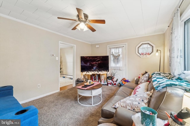 carpeted living room featuring ceiling fan and crown molding