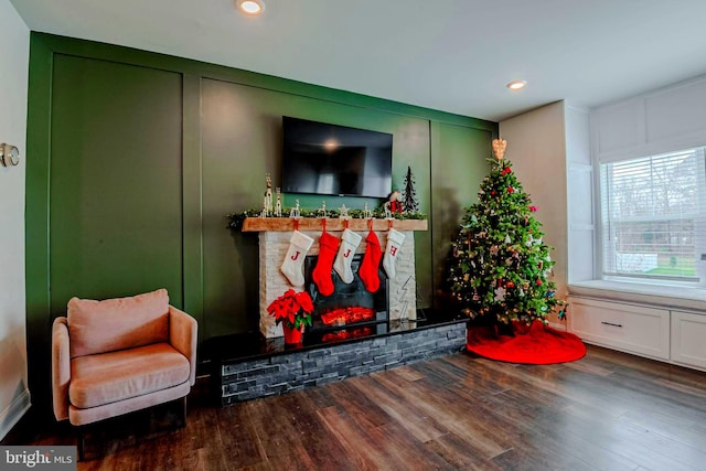 sitting room featuring recessed lighting, wood finished floors, and a decorative wall