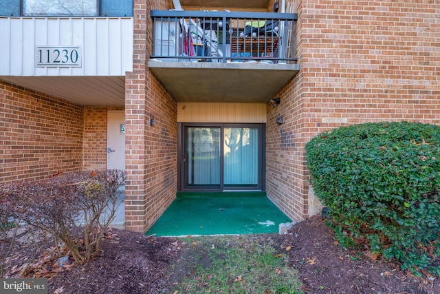 entrance to property featuring a balcony