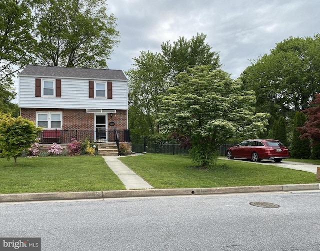 view of front of house featuring a front yard