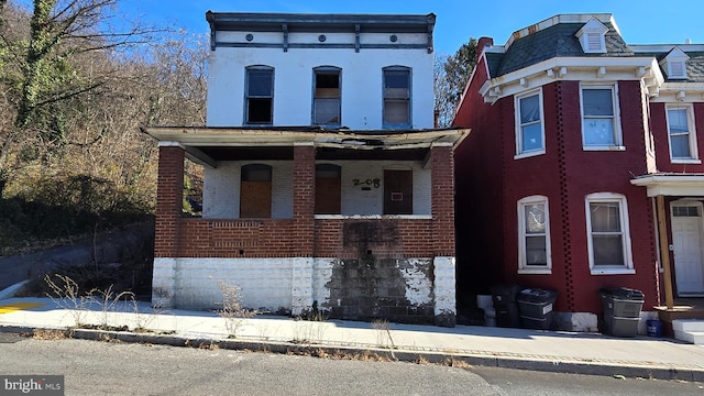 view of front of property featuring a porch