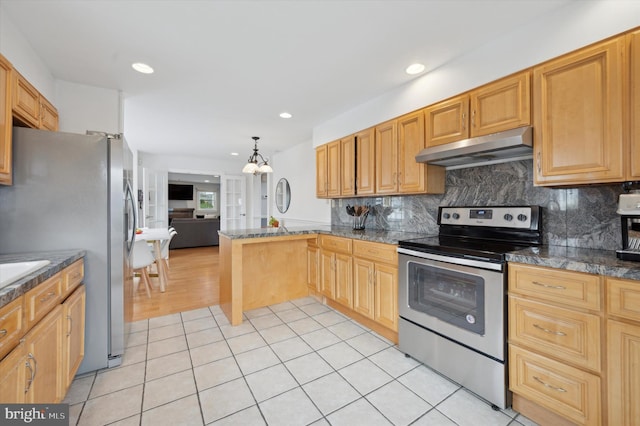 kitchen with backsplash, kitchen peninsula, a chandelier, light tile patterned flooring, and appliances with stainless steel finishes