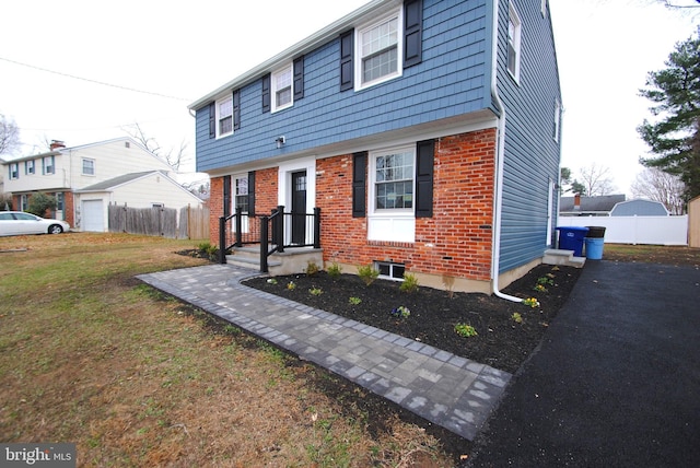 view of front of property with a front yard