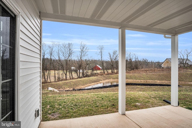 view of yard featuring a patio area