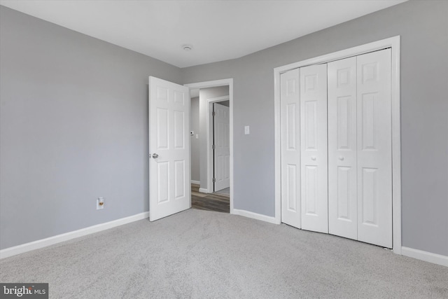 unfurnished bedroom with carpet flooring and a closet