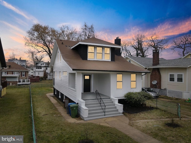 view of front of house featuring a yard