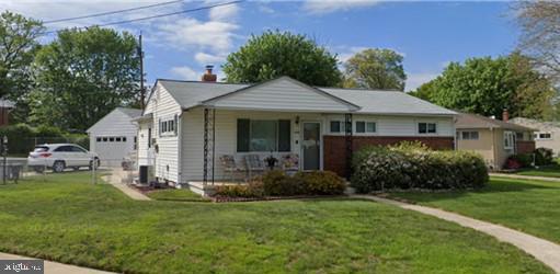 view of front facade featuring a front yard, a porch, and a garage