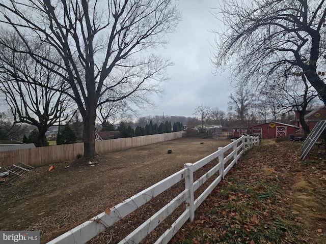 view of yard with an outdoor structure