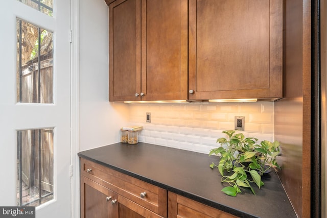 kitchen featuring decorative backsplash