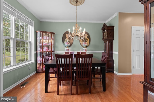 dining space featuring a chandelier, a wealth of natural light, and light hardwood / wood-style floors