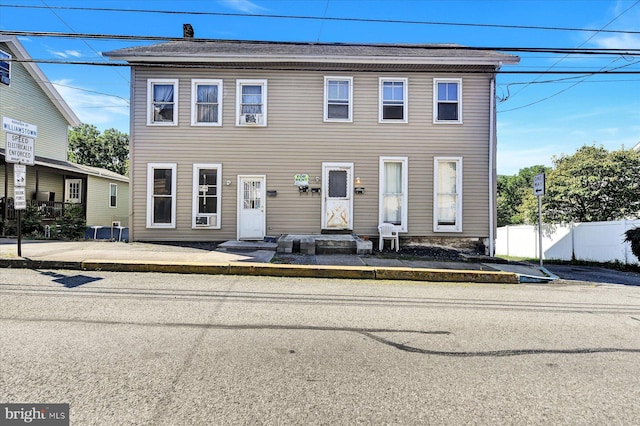 view of front of property