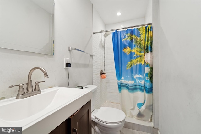 bathroom featuring a shower with shower curtain, vanity, and toilet