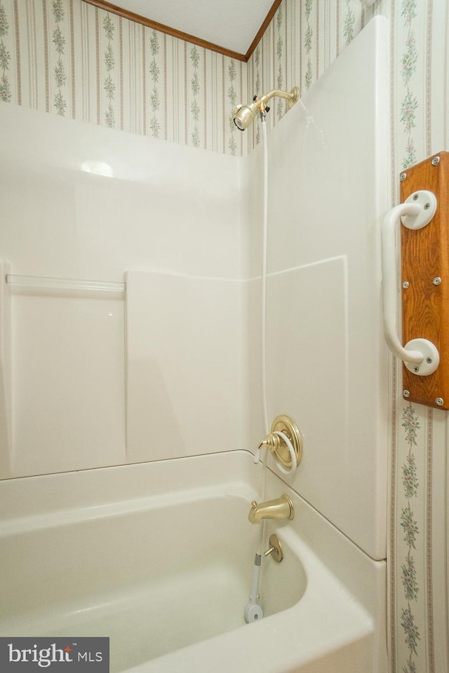 bathroom featuring shower / bath combination