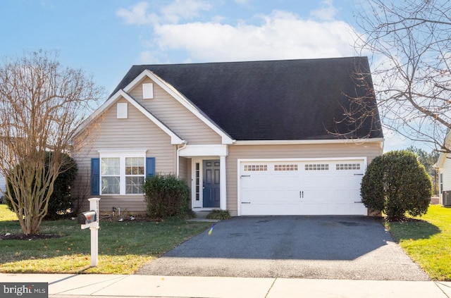 view of front facade featuring a front yard