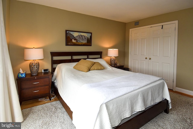 bedroom featuring a closet