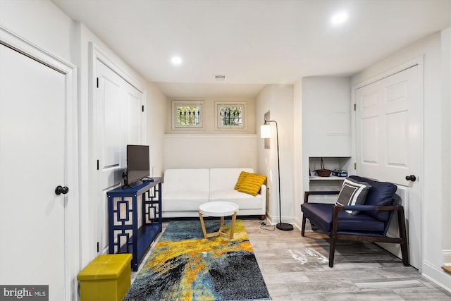 living area with light hardwood / wood-style flooring