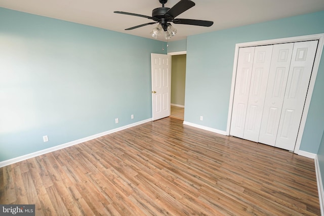 unfurnished bedroom featuring ceiling fan, light wood-type flooring, and a closet