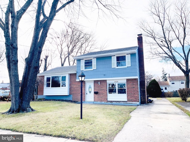 view of front of home with a front yard