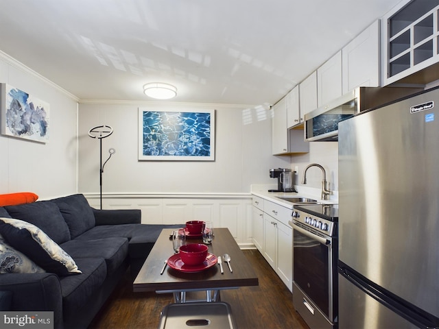 living room with crown molding, sink, and dark wood-type flooring