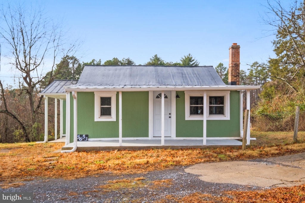 view of front facade featuring covered porch