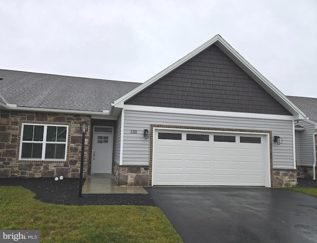 view of front facade featuring a garage