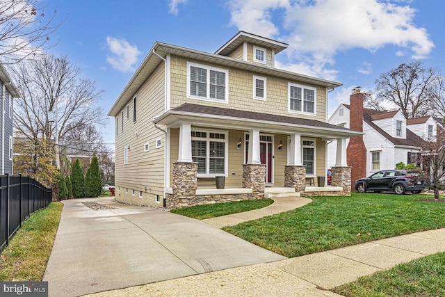 view of front facade featuring a porch and a front lawn