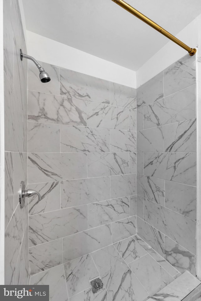 details featuring a tile shower