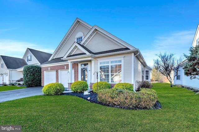 view of front of property featuring a front yard