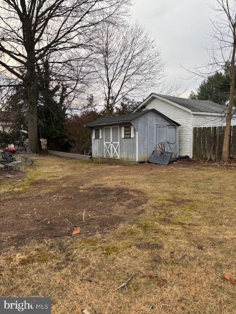 11 Heath St, Trenton, NJ 08638 - view of yard