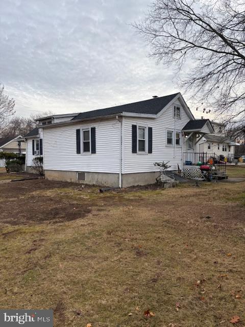 11 Heath St, Trenton, NJ 08638 - view of side of property with a lawn