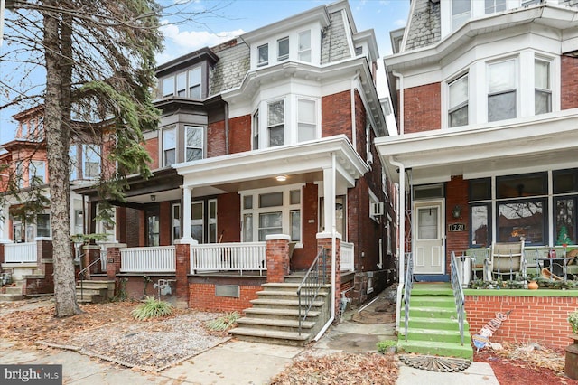 townhome / multi-family property featuring covered porch