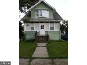 bungalow-style house with a front lawn