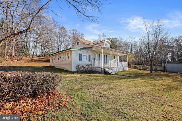 view of front of property featuring covered porch and a front yard