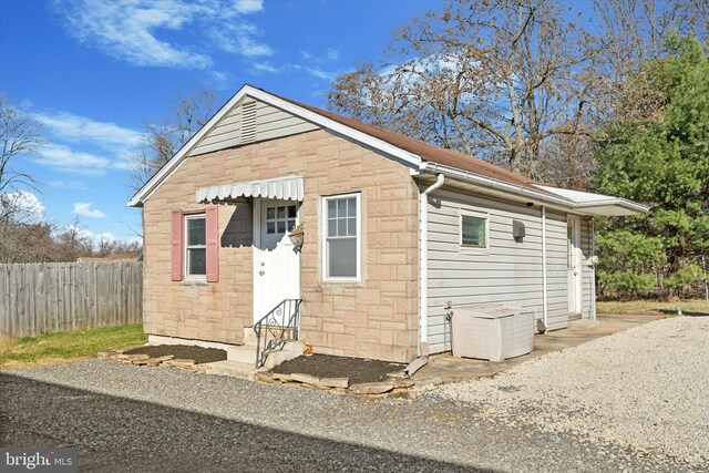 view of outbuilding